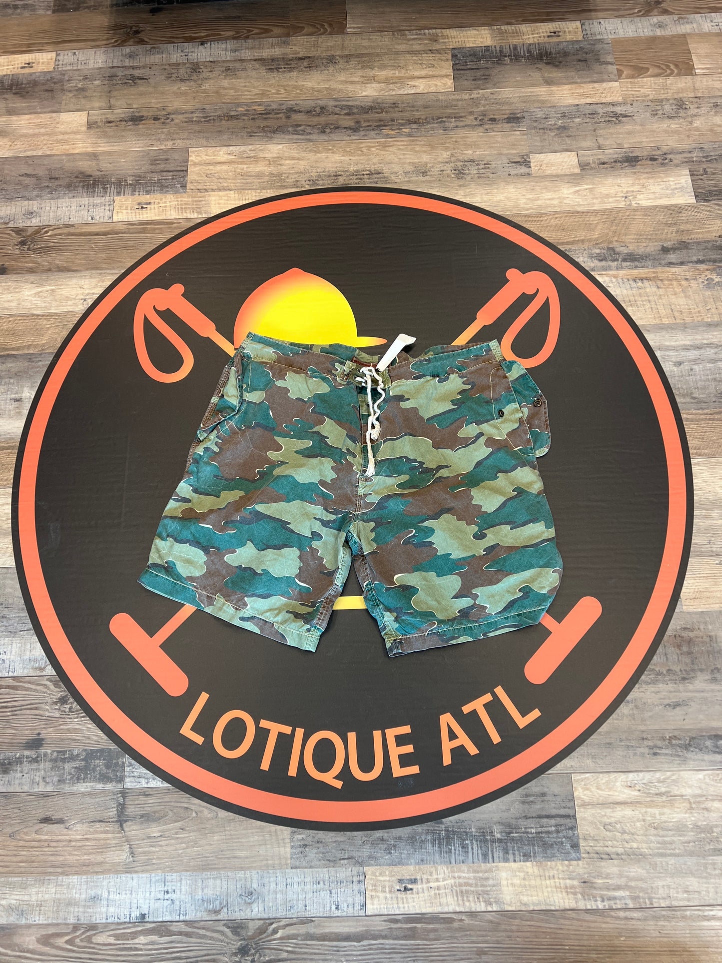 Polo camo shorts, rope belt, 42